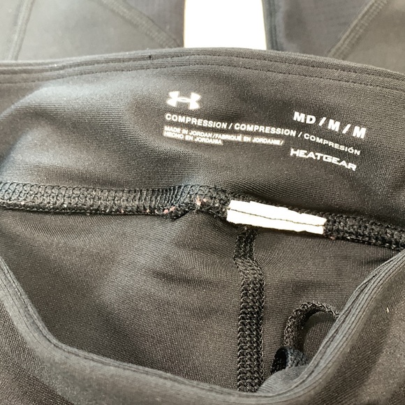 Under Armour running shorts with compression - Picture 8 of 9